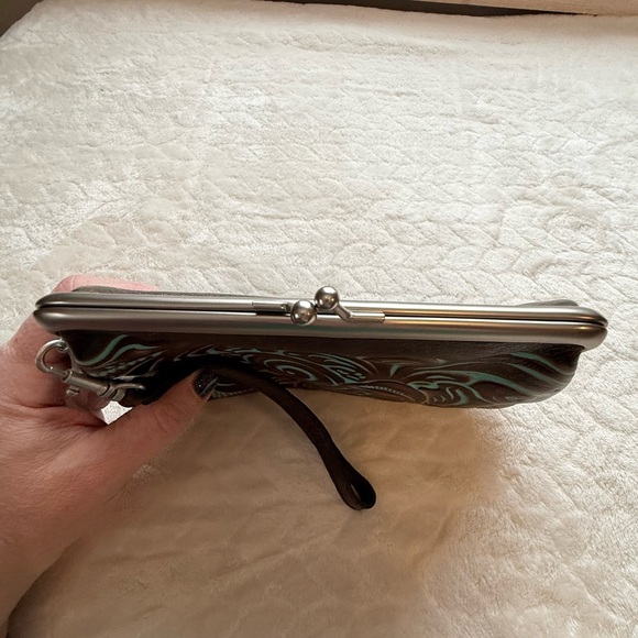 Patricia Nash Kisslock Wristlet, NWOT, Turquoise and Brown Embossed - Picture 3 of 14